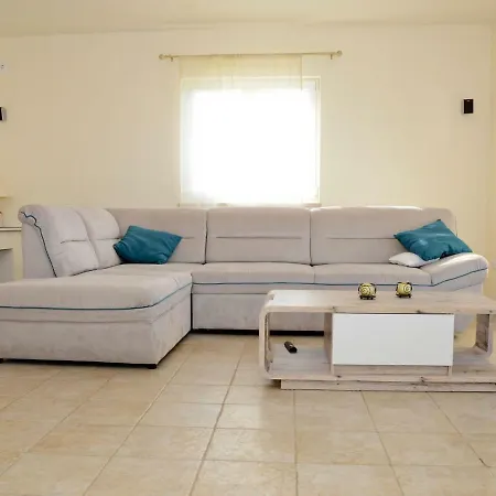 Apartamento Spacious In With Terrace