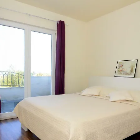 Spacious In With Terrace *