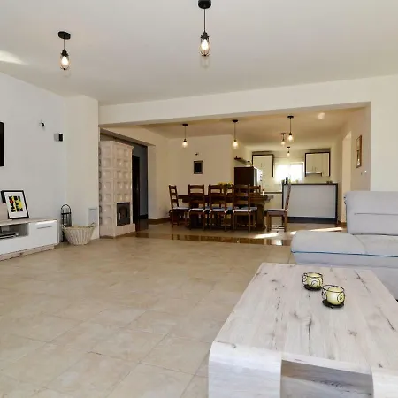 Spacious In With Terrace