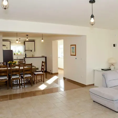 Spacious In With Terrace