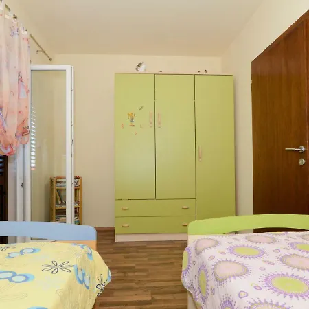 Spacious In With Terrace Ljubač
